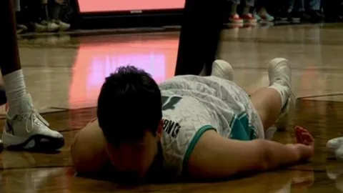 朱利安·卡什与劳埃德·格拉斯普尔问鼎卡塔尔公开赛网球赛